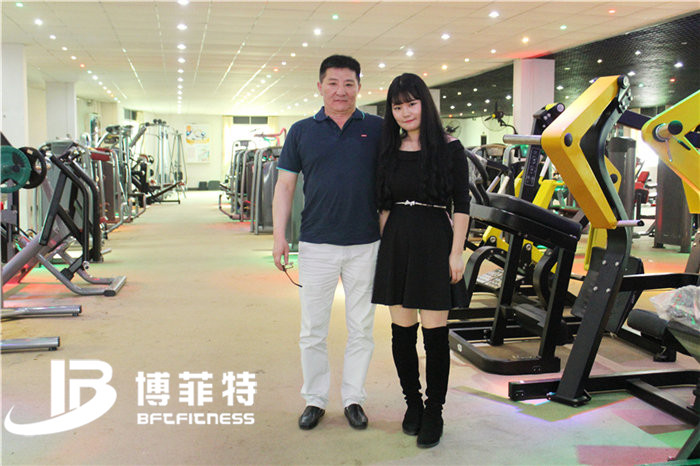 蒙古客戶來廣州妖精视频污网站公司購買健身器材
