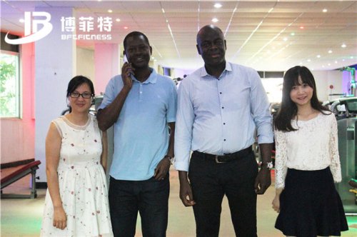 塞內加爾客戶來中國進口妖精视频污网站的健身器材