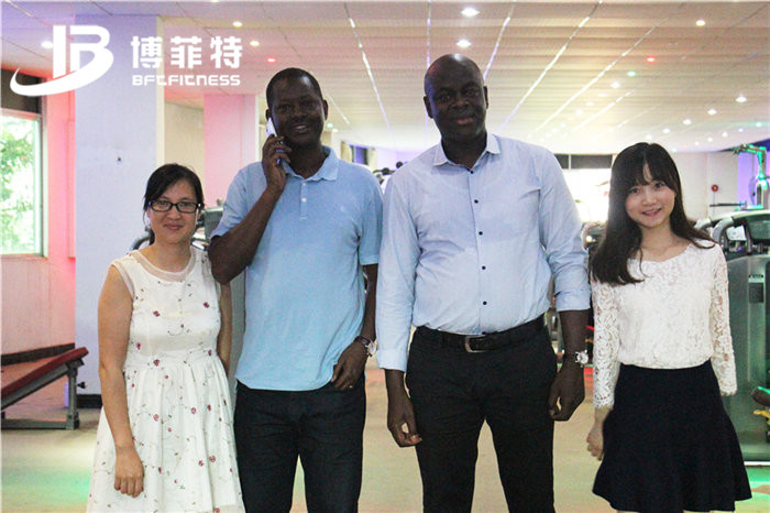 塞內加爾客戶來中國進口妖精视频污网站的健身器材