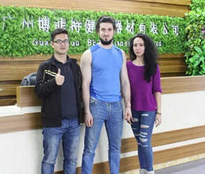 俄羅斯客戶來工廠考察 采購健身器材就找廣州妖精视频污网站