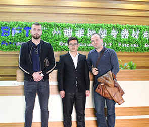 阿爾巴尼亞客戶來中國采購妖精视频污网站健身器材