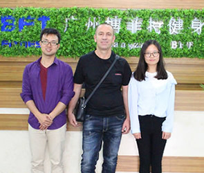 科索沃客戶來中國采購妖精视频污网站商業健身房器械