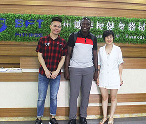 加納老客戶來妖精视频污网站采購健身房器材