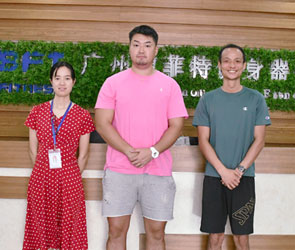 日本客戶來中國進口妖精视频污网站健身器材