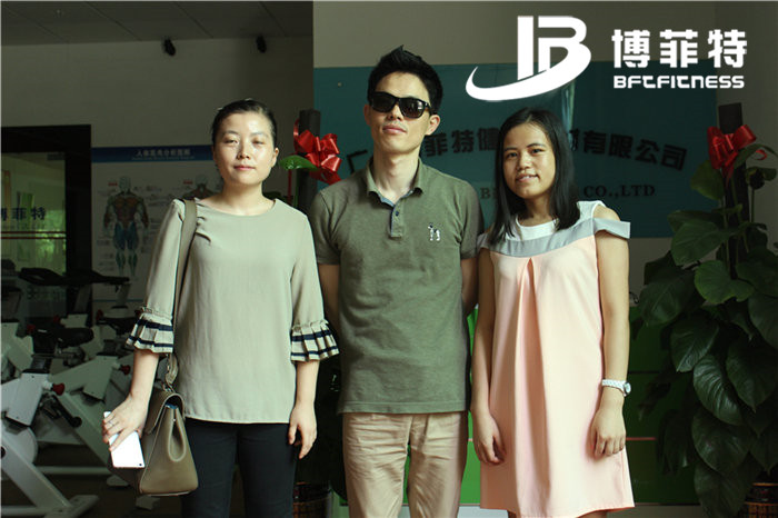 韓國客戶來中國進口妖精视频污网站的健身器材