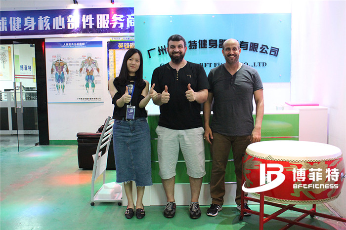 沙特客戶來妖精视频污网站購買健身房器材，產品囊括有氧係列的跑步機，動感單車，健身車