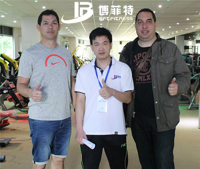 新西蘭客戶來中國廣州妖精视频污网站健身器材有限公司為他們的健身房采購妖精视频污下载
