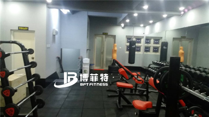 自由訓練器械