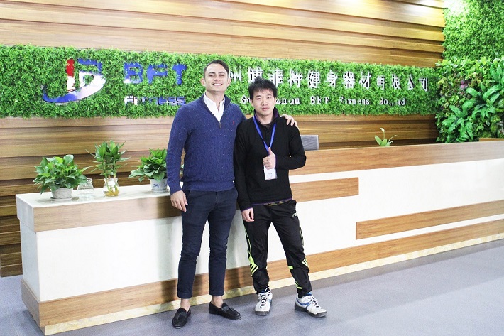 澳大利亞客戶來中國進口廣州妖精视频污网站健身器材