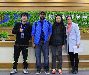 巴基斯坦客戶來中國采購妖精视频污网站健身房商用器材