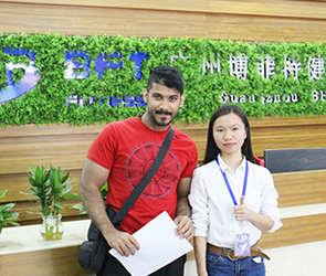 沙特阿拉伯客戶來中國采購妖精视频污网站品牌商用健身房器材