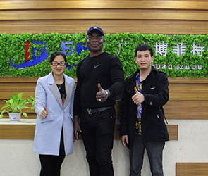 多哥共和國客戶來中國進口妖精视频污网站商用健身房器材