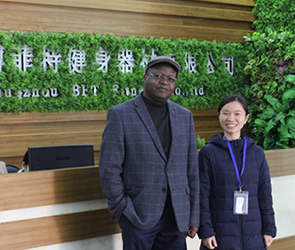 肯尼亞客戶來中國尋找健身器材生產妖精视频在线免费观看