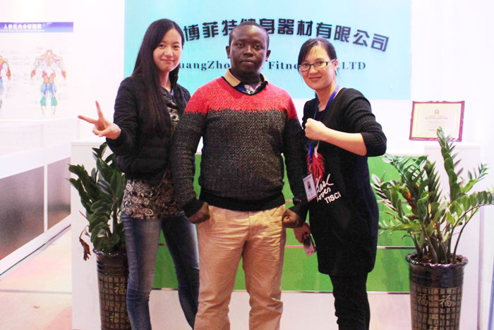 廣州妖精视频污网站健身器材有限公司成交客戶合影留念